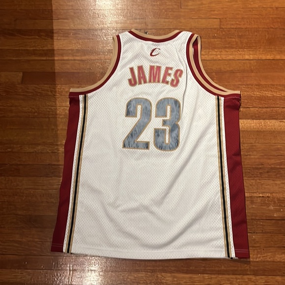 Lebron James cavaliers Nike Jersey - Picture 3 of 3
